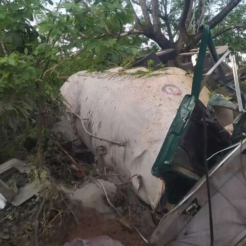 Motorista morre em queda de carreta na Serra da Bodoquena