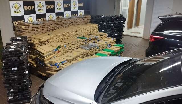 Pol&iacute;cia apreende 3,6 toneladas de maconha em ve&iacute;culos de luxo