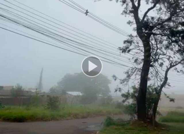 Neblina toma conta de Ponta Por&atilde; com alerta de tempestade e queda de temperatura