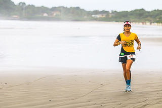 Christiane em matarona com percurso pela praia (Foto: Divulgação/Fundesporte)