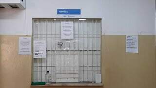 Farmácia da unidade de saúde do bairro Universitário também está fechada (Foto: Idaicy Solano)