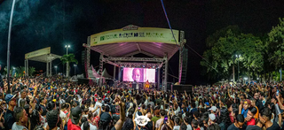 Foto mostra palco do Festival América do Sul 2022 em Corumbá. (Foto: Vaca Azul)