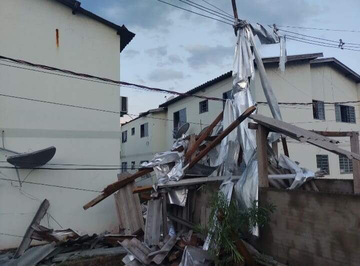 Destruição: vendaval em Corumbá destelhou 18 casas e deixou 13 desalojados