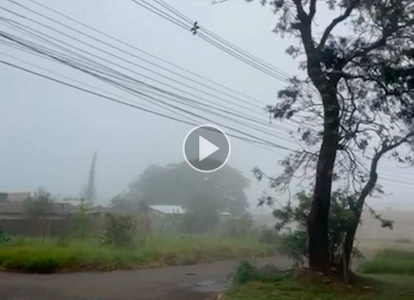 Neblina toma conta de Ponta Porã com alerta de tempestade e queda de temperatura