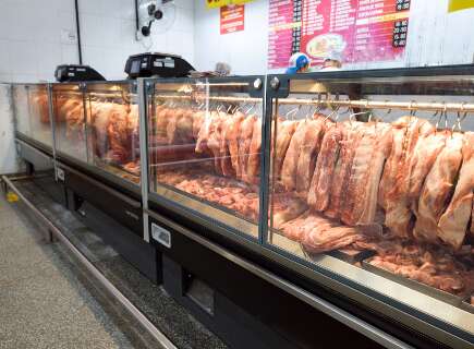 Consumo de carne em queda empurrou preço para baixo, do produtor ao consumidor
