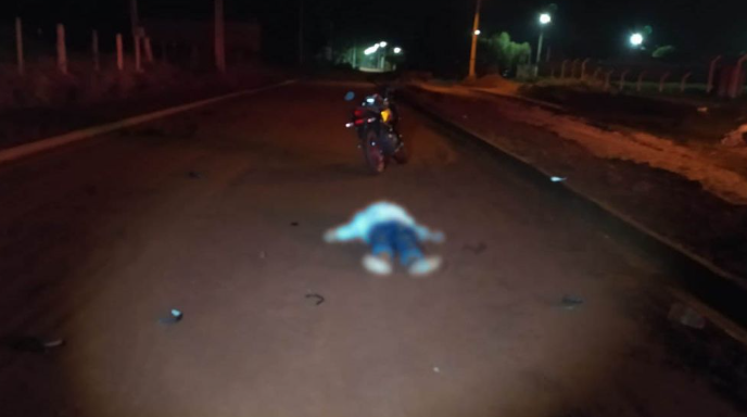 Motociclista cai em trecho de obras na cidade, quebra o pescoço e morre 