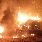 Homem é flagrado colocando fogo em carro e caminhão em terreno de loja
