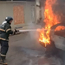 “Susto grande”, diz dona de carro destruído por fogo no Santo Amaro