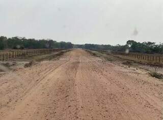 Rodovia corta fazenda em duas partes (Foto/Reprodução)