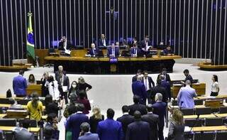 Deputados em plenário durante a segunda etapa da votação (Foto: Divulgação/Câmara dos Deputados)