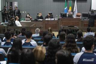 Alunos da Escola Harmonia assistiram à sessão do Tribunal do Júri (Foto: Marcos Maluf)