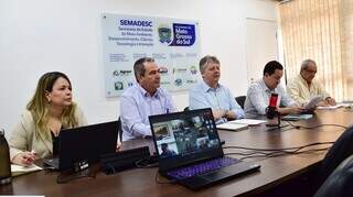 Equipe do Conselho Estadual de Investimentos Financiáveis pelo Fundo Constitucional do Centro-Oeste durante reunião para definir aprovação da linha de crédito(Foto: Divulgação/Semadesc)