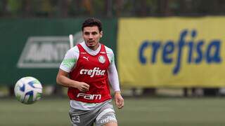 Raphael Veiga em treino com bola no Palmeiras (Foto: Cesar Greco/SEP)