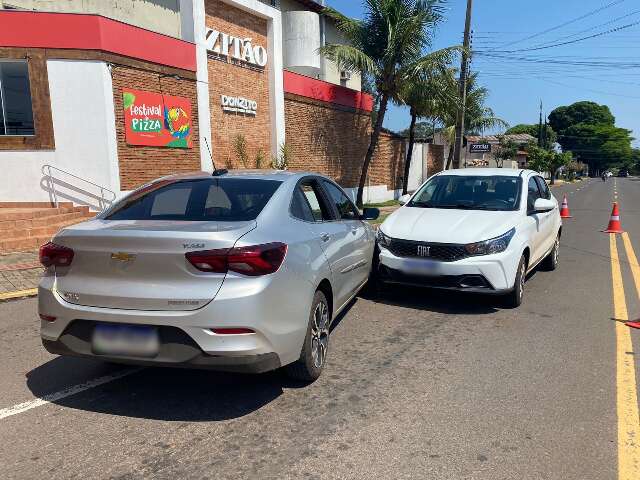 Professor morre ap&oacute;s infartar ao volante e bater em carro parado