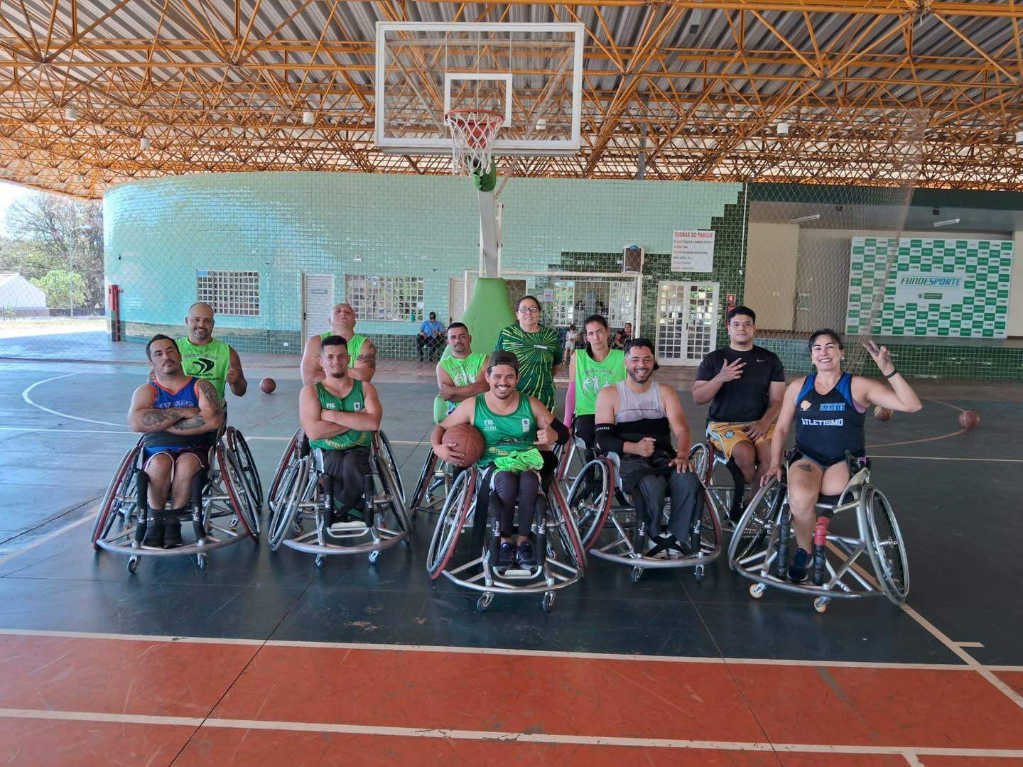 Equipe de MS viaja para jogar Brasileiro de basquete adaptado 
