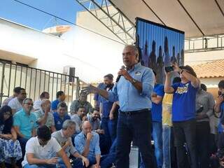 Reinaldo conversou à vontade com filiados e simpatizantes do PSDB (Foto: Caroline Maldonado)
