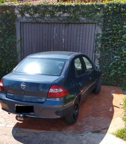 Carros sobre as cal&ccedil;adas e em frente &agrave;s garagens s&atilde;o &quot;inferno&quot; ao redor de feira