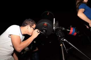 Os telescópios são disponibilizados pelo projeto de extensão da UFMS do Clube de Astronomia Carl Sagan (Foto:Arquivo\ Campo Grande News) 