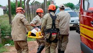 Homem cai em buraco de 2 metros enquanto trabalhava na Capital 