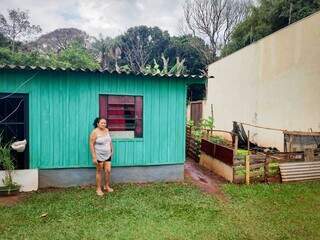 Moradora conta que reformas feitas por ela e pelo marido transformaram a casa em lar. (Foto: Aletheya Alves)
