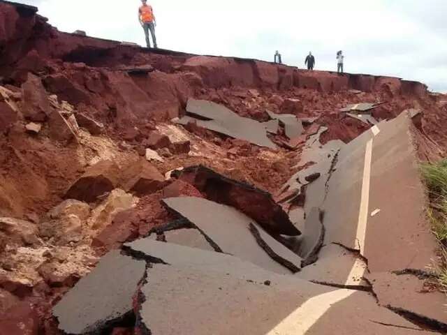 Juiz determina per&iacute;cia em rodovia que j&aacute; &quot;derreteu&quot; com chuva e eros&atilde;o