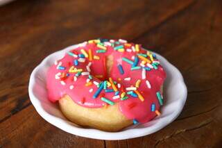Donuts sabor &#39;Homer&#39; deu início a história do negócio administrado pelo casal. (Foto: Paulo Francis)