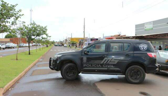 Baleado em confronto com a pol&iacute;cia, suspeito de executar rapaz morre no hospital