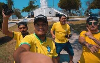 Anderson Gallo, Leonardo Amaral, Johonie Midon e Pedro Cleve fizeram vídeo para Corumbá. (Foto: Arquivo pessoal)