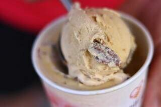 Pote do sorvete com pedaços de costela defumada custa R$ 28. (Foto: Paulo Francis)