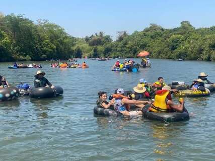 Na cidade mais quente de MS, rio é refúgio e venda de água chega a dobrar