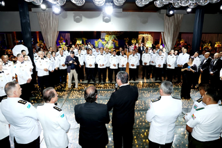 Durante a festa, os oficiais devem utilizar a túnica branca (Foto: Divulgação)