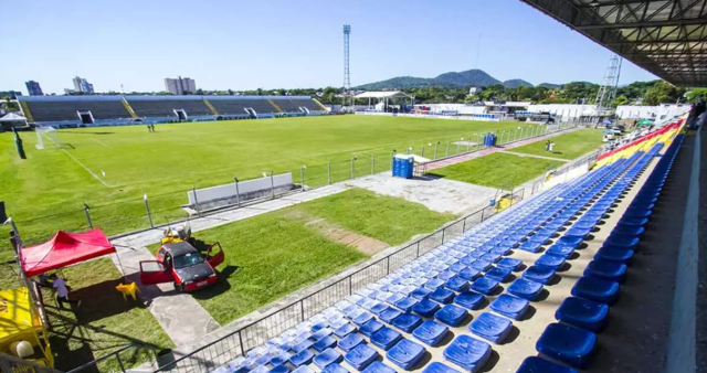 Federa&ccedil;&atilde;o de futebol remarca jogos atrasados femininos e sub-15