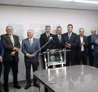 Da esquerda para a direita, Zeca do PT, Michel Temer, deputado Paulo Correa, Eduardo Riedel , Reinaldo Azambuja e André Puccinelli.