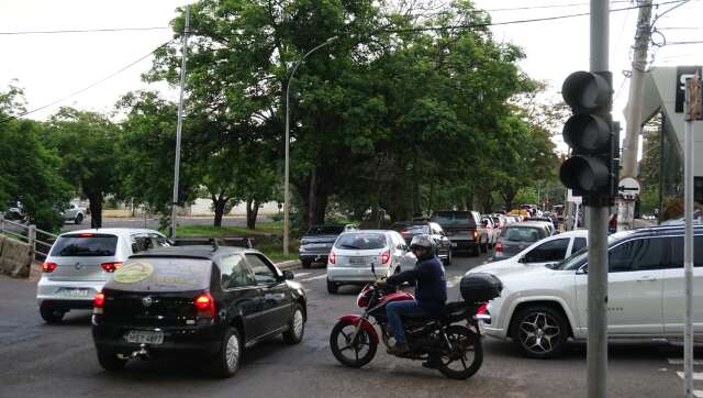 Parte do Itanhang&aacute; e Jd. dos Estados fica sem luz e com sem&aacute;foros apagados