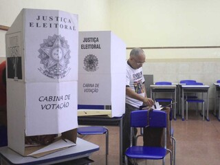 Na última eleição, voto foi em cédula de papel e com atrasos. (Foto: Marina Pacheco/Arquivo)