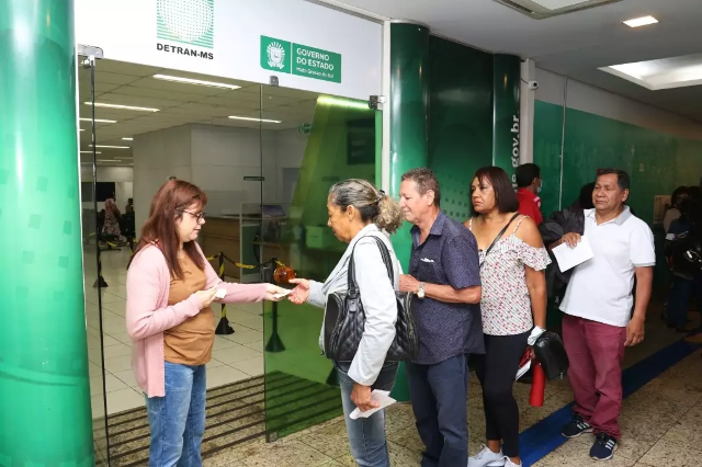 Detran convoca 1,3 mil aprovados para emitir CNH gratuita