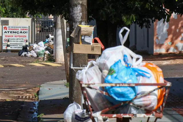 Devido &agrave; onda de calor, Tr&ecirc;s Lagoas adota novo hor&aacute;rio para coleta de lixo