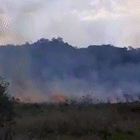Horas após exterminar incêndio, fogo retorna em local mais difícil em Bonito