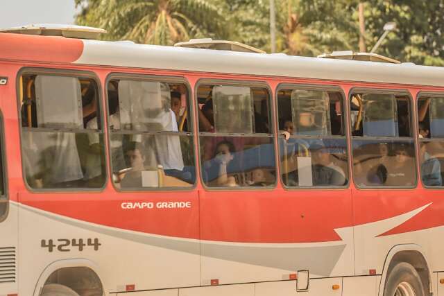 Com calor extremo e sem ar-condicionado, &ocirc;nibus viram sauna em Campo Grande