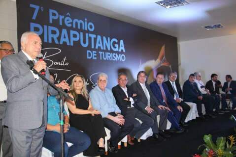 Michel Temer recebe homenagem em Bonito ao lado de presidente do Paraguai