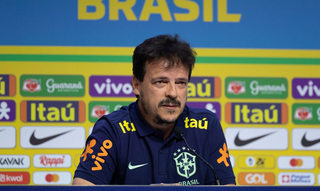 Fernando Diniz, durante a coletiva de imprensa que anuncia alterações na Seleção Brasileira. (Foto: Thais Magalhães/CBF)