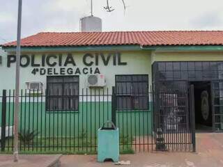 Fachada da 4ª Delegacia de Polícia Civil, onde o indivíduo ficou preso. (Foto: Arquivo)