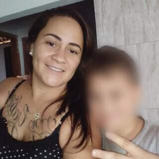 Mulher &eacute; assassinada por companheiro com golpes de fac&atilde;o 