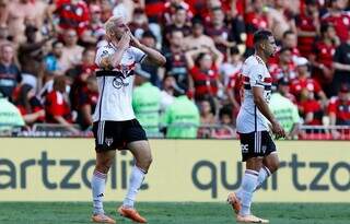 Carelli, à esquerda, comemora gol sobre o Flamengo na decisão (Foto: Rubens Chiri/saopaulofc.net)