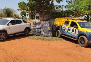 Material estava embalado em fardos, encontrados na carroceria do veículo. (Foto: Reprodução/PMR)