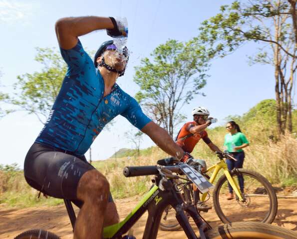 Calor foi maior desafio de competidores em prova de mountain bike