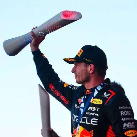 Verstappen vence GP do Jap&atilde;o, fica perto do tri e garante t&iacute;tulo por equipes