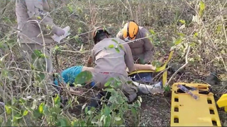 Motorista boliviano perde controle ao capotar na &aacute;rea rural de Jacadigo