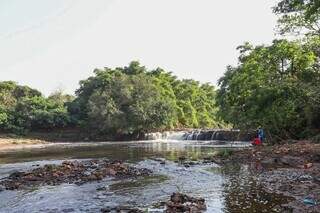 Amigos de Kauan avisaram que o garoto entrou no rio na quinta-feira (Foto: Henrique Kawaminami)