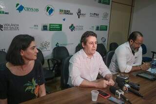 Secretário Maurício Simões (no centro) explicou mudança e novo projeto (Foto: Marcos Maluf)